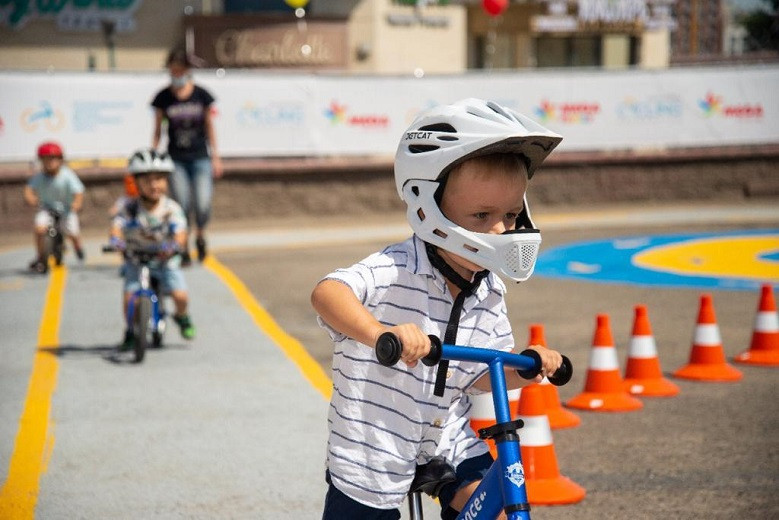 Развитие детского спорта: в Алматы открылись отделения уникальной велошколы 