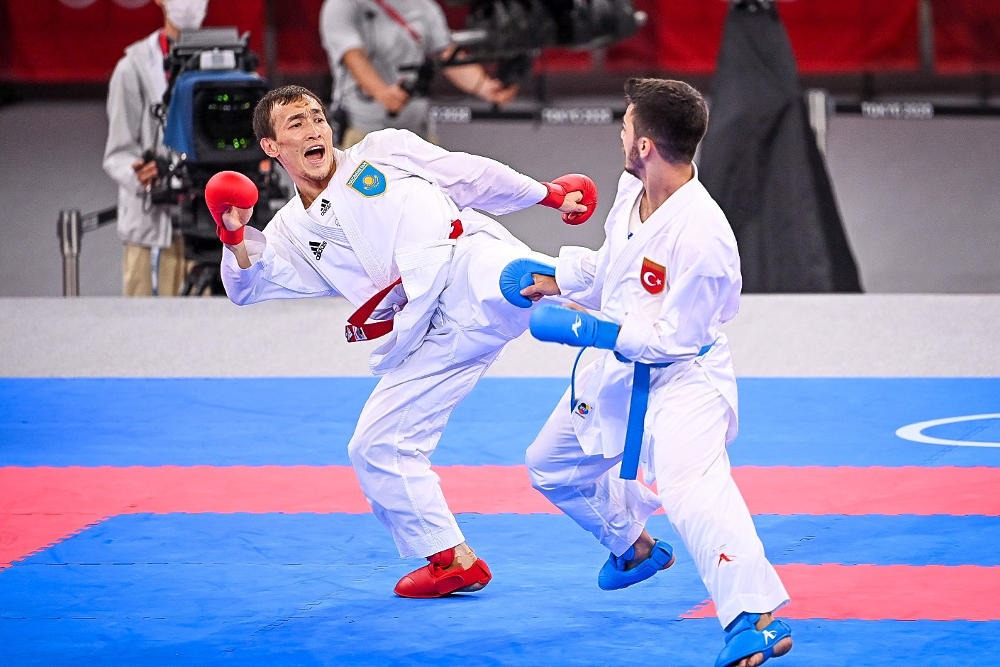 Дархан Асадилов досрочно вышел в полуфинал Олимпийских игр в Токио