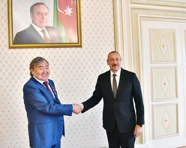 Президент Азербайджана принял выдающегося казахского поэта Олжаса Сулейменова