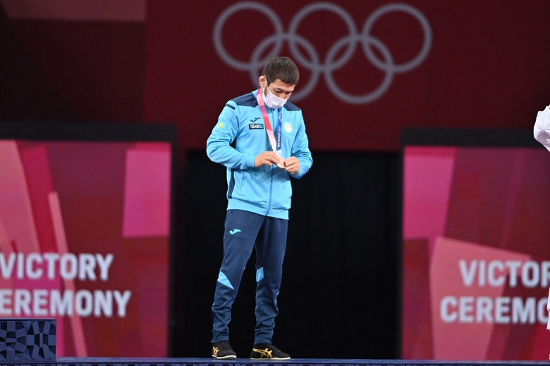 Олимпийский призер отдаст свои призовые нуждающимся