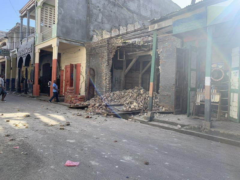 Землетрясение в Гаити: сотни погибших и тысячи пострадавших