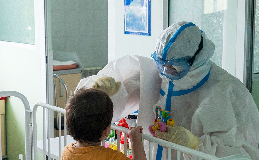 Почти 3 000 детей болеют коронавирусом в Алматы