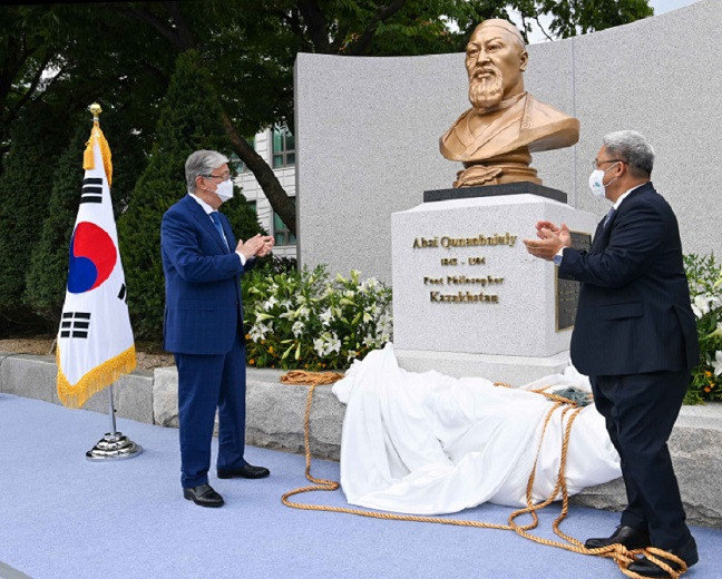 Бюст Абая торжественно открыли в Сеуле
