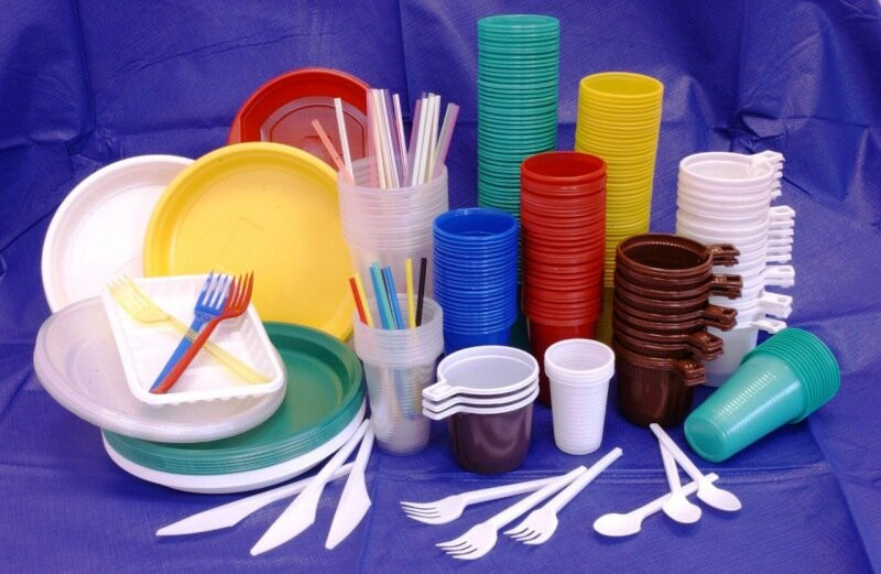 Останутся без пластика: в Великобритании планируют запретить одноразовую посуду из полистирола 