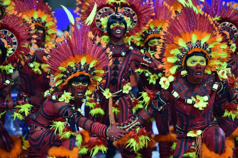 Шоу не состоится: в Бразилии отказались от проведения мини-карнавала из-за COVID-19