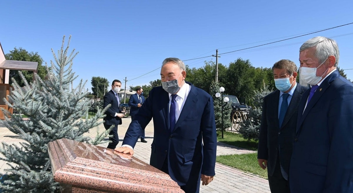 Нурсултан Назарбаев посетил социально-культурные объекты в Жамбылской области
