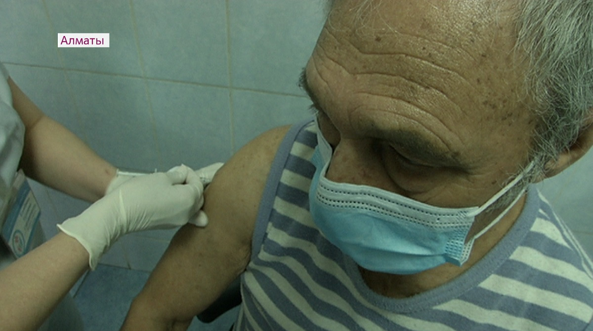 Число вакцинированных алматинцев стремительно приближается к миллиону