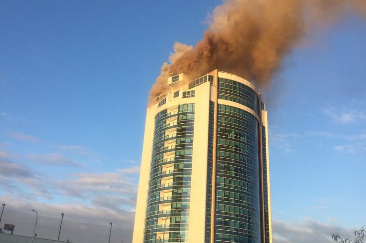 Здание "Казахмыса" горит в Нур-Султане 