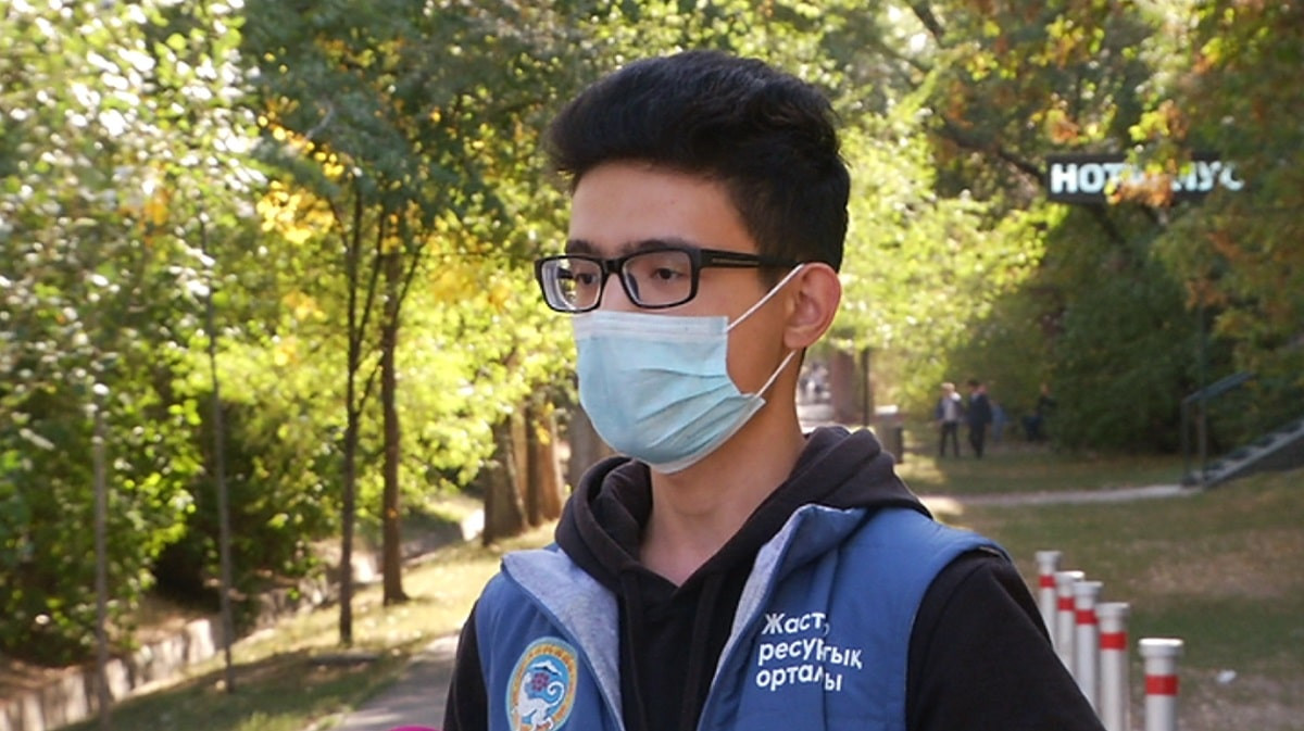 "Вакцина защитит от COVID-19": Волонтеры и жители Алматы ускоряют темпы иммунизации 