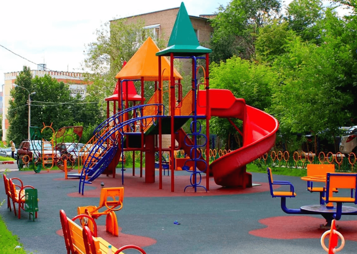 Ребенок впал в кому после игры на детской площадке в Уральске 
