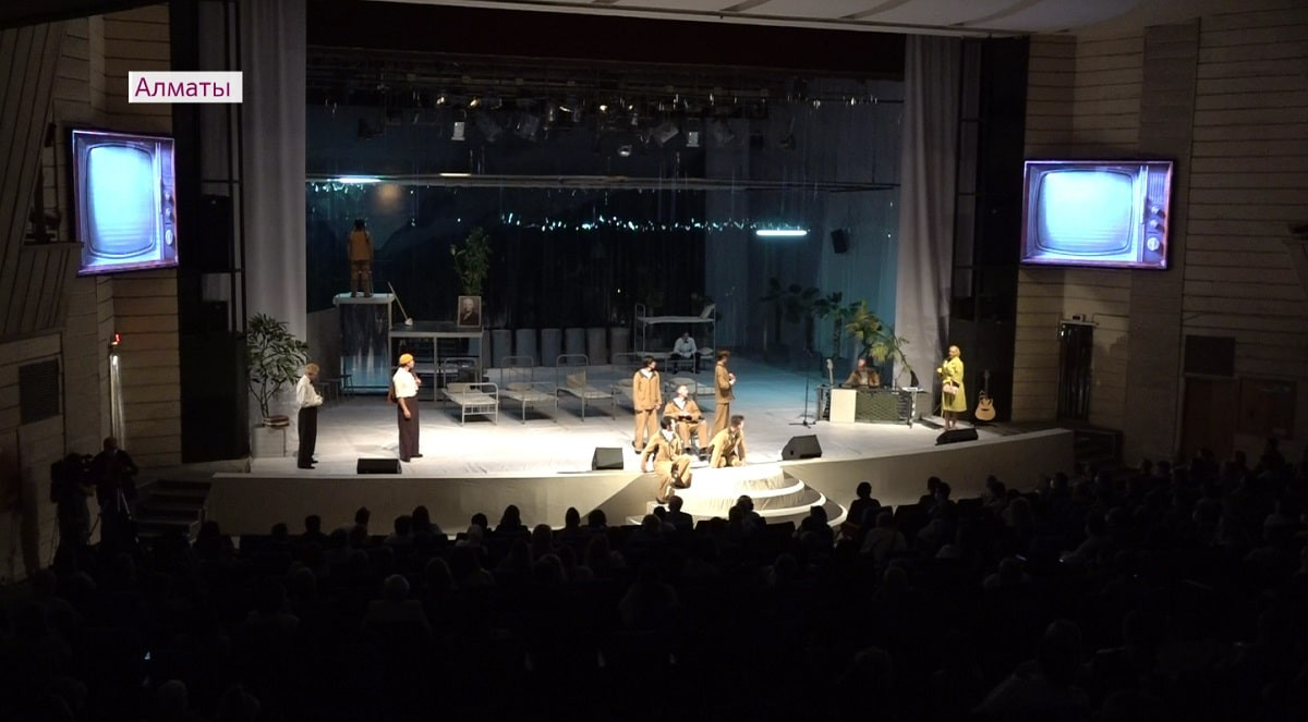 Спектакль "Над Кукушкиным гнездом" открыл новый сезон в театре имени Н. Сац 