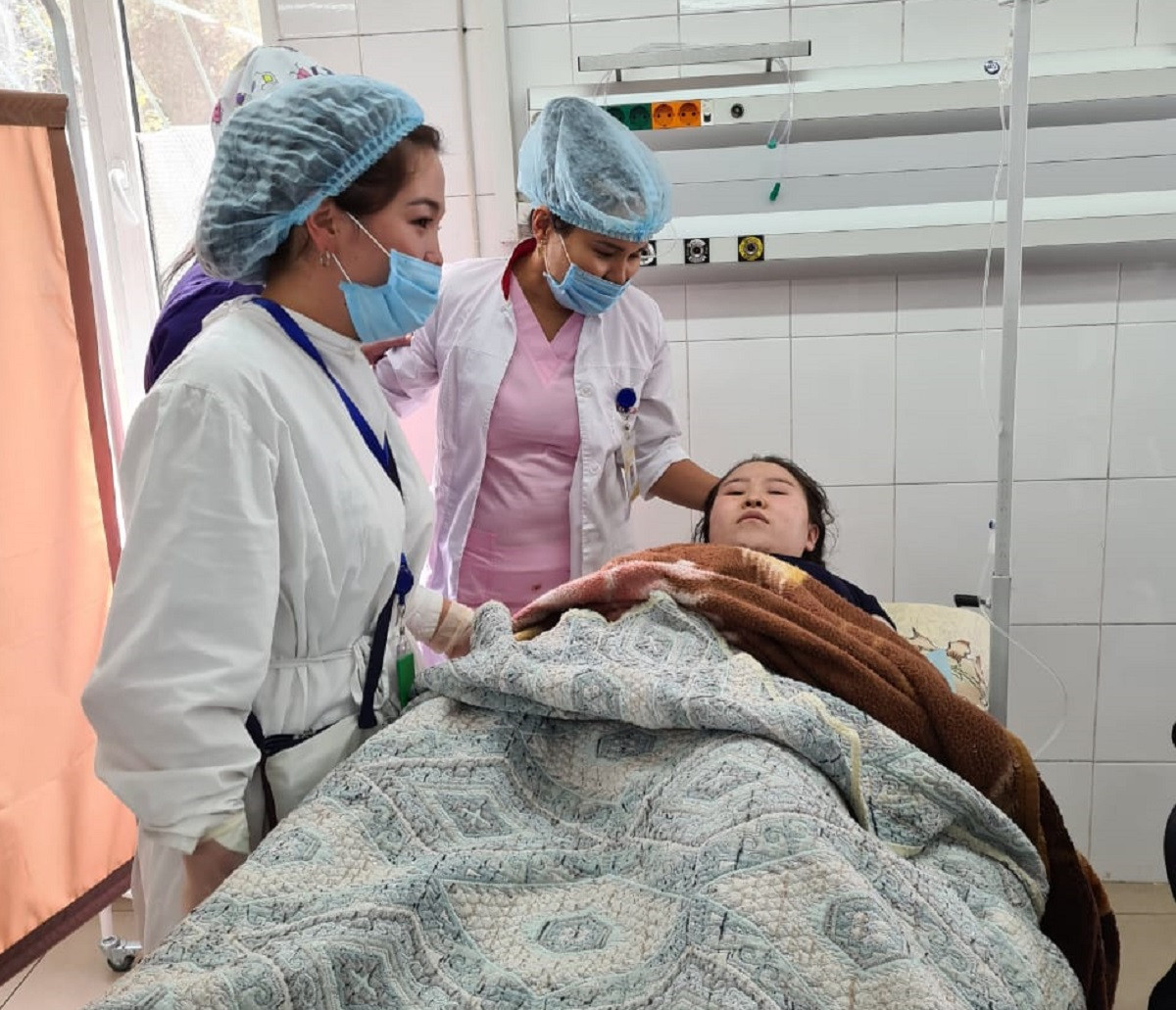 Врачи алматинской больницы приняли экстренные роды у жительницы области 
