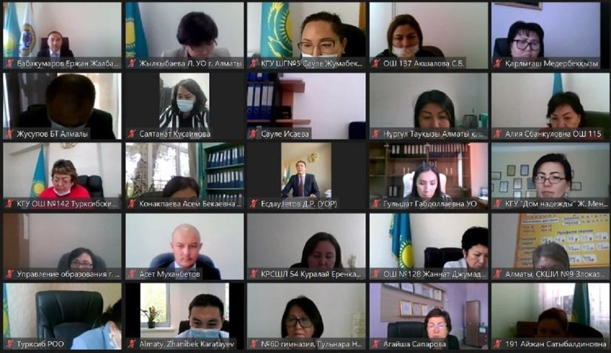 Е. Бабақұмаров мектеп директорларымен Алматының орта білім беру жүйесіндегі түйткілді мәселелерді талқылады 