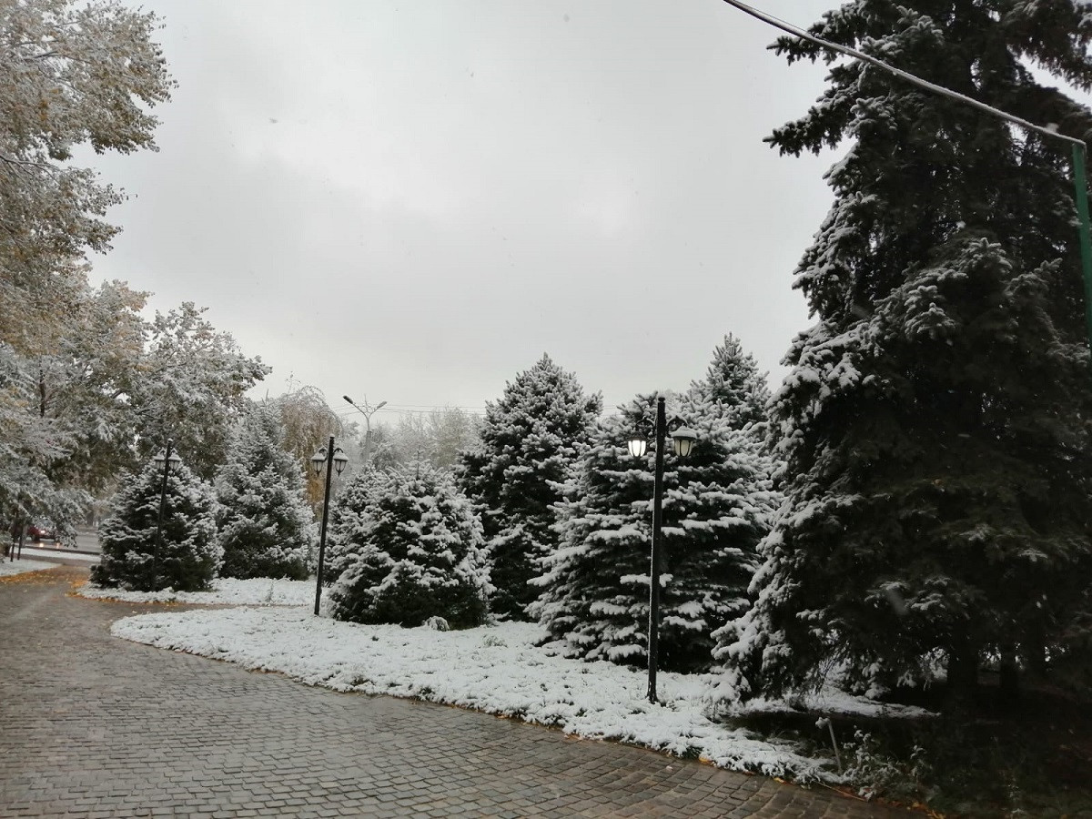 Первый снег в Алматы: контрасты погоды