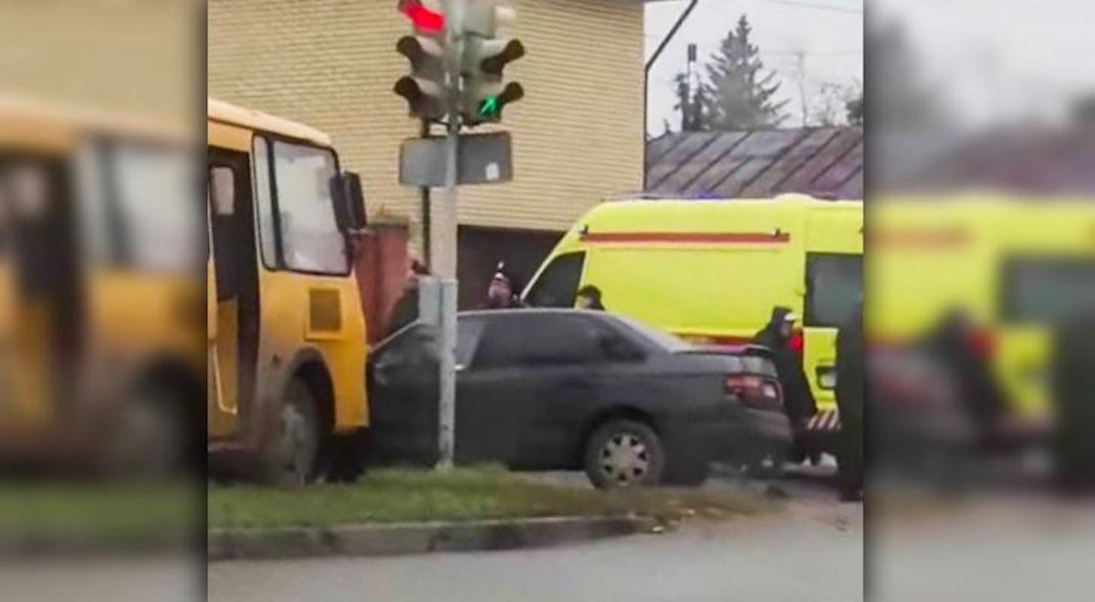 Пожарная машина влетела в школьный автобус в Павлодаре 