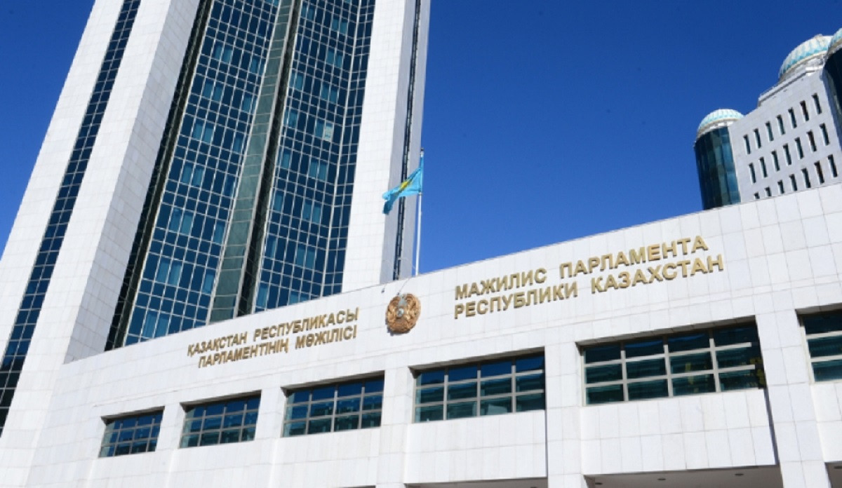 Новые поправки в закон: вывески, ценники, указатели и др. в Казахстане - только на госязыке