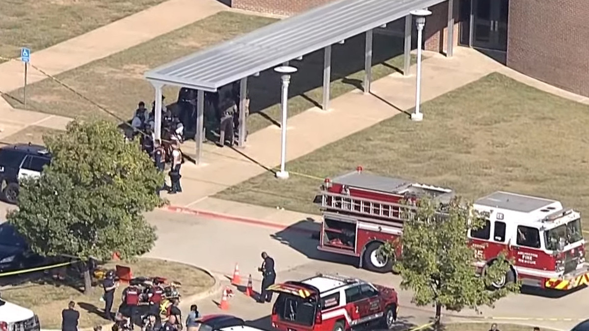 Дети сняли на видео начало стрельбы в техасской школе 