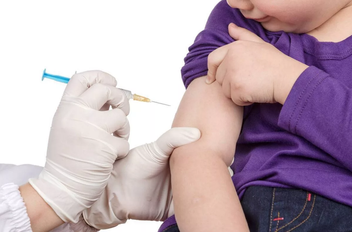 Известный ученый Алмаз Шарман ответил, почему детей вакцинировать нужно
