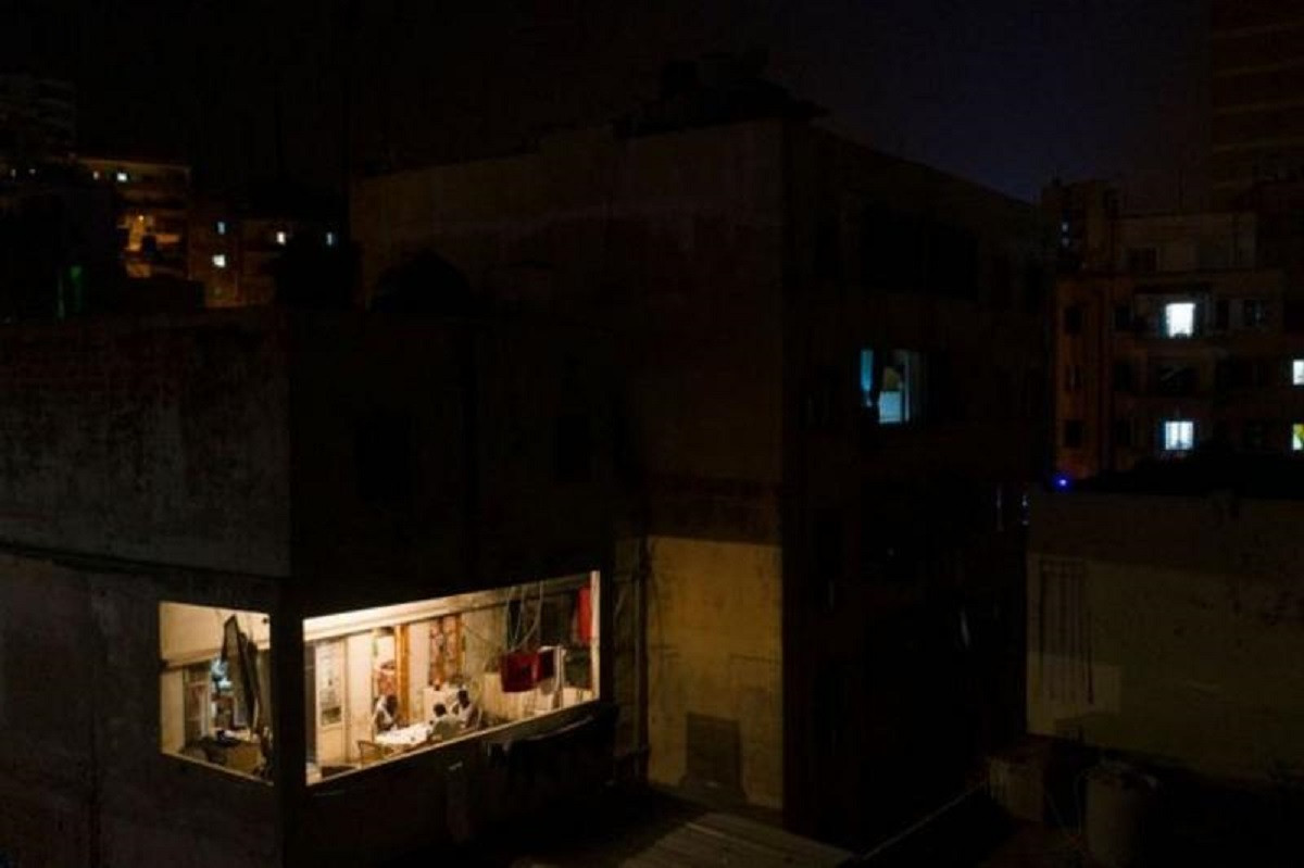 Погасив свет комната погрузилась во мрак впр. Бейрут в темноте.