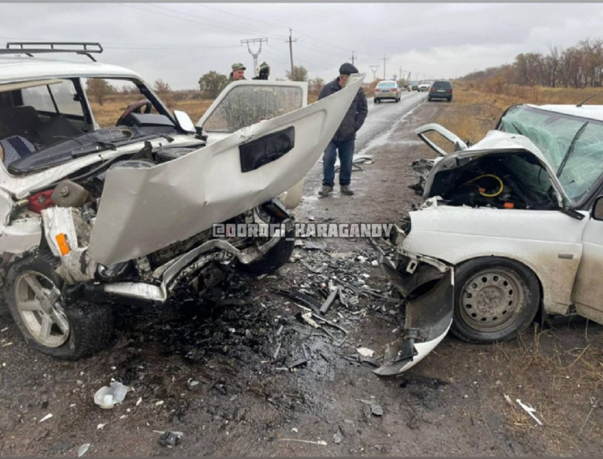 Жуткое ДТП в Карагандинской области: три человека погибли