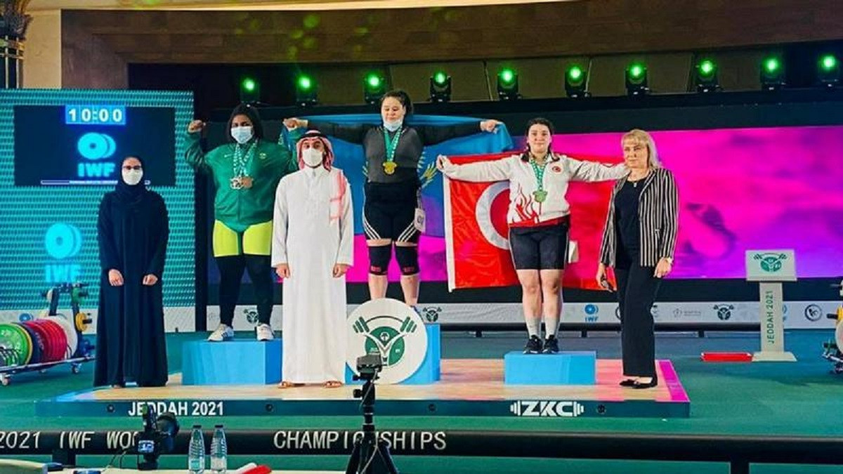 Еще одно "золото" у Казахстана на чемпионате мира по тяжелой атлетике