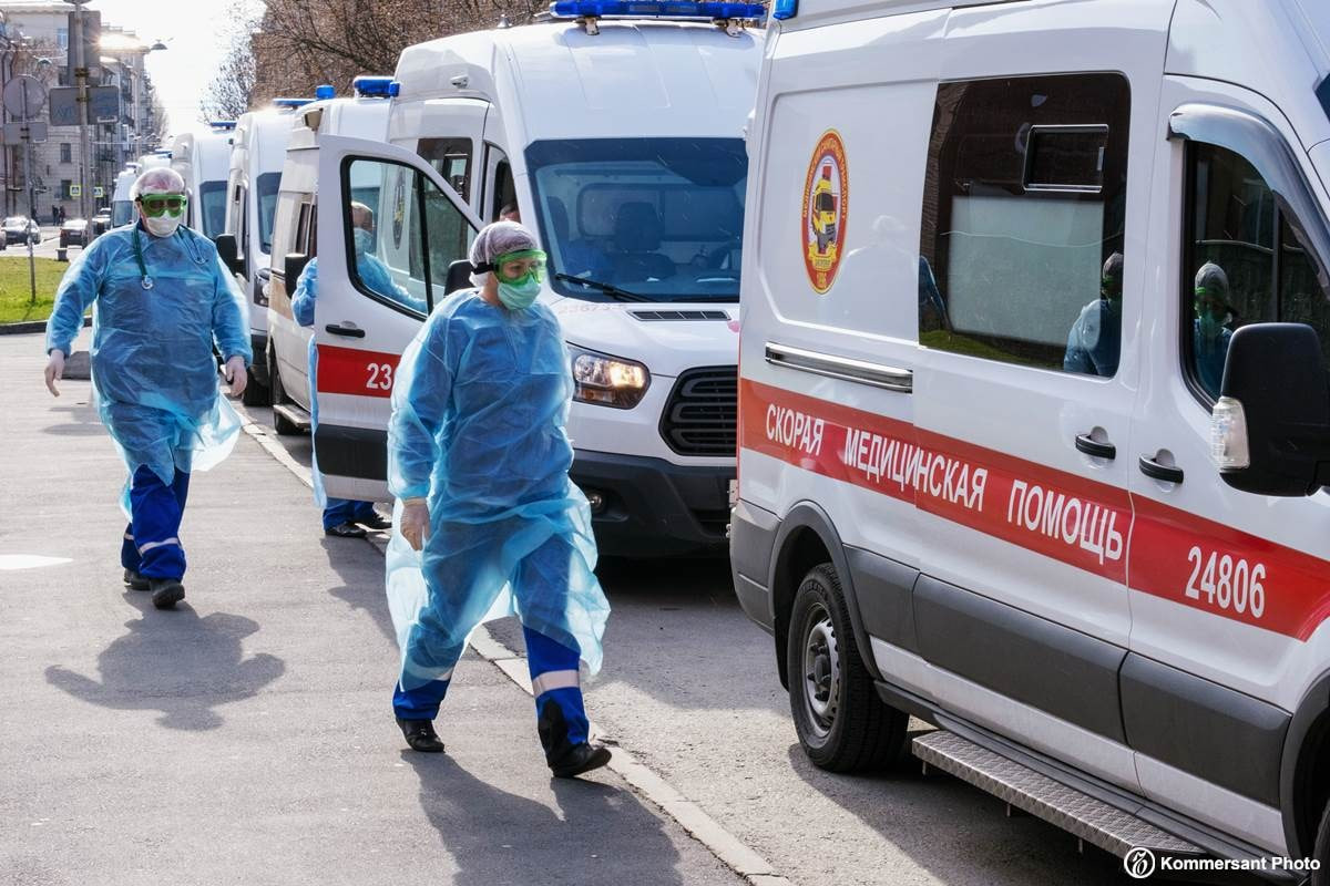 Вспышка COVID-19 в России: врач объяснил высокий уровень смертности