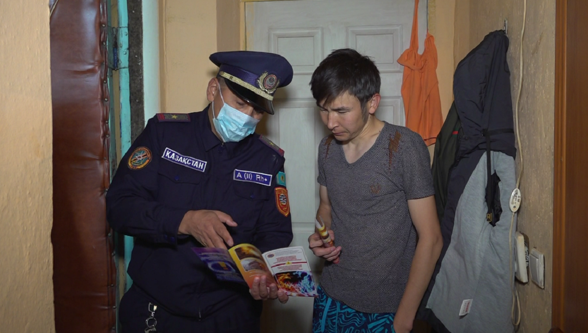 Газовые баллоны в квартире: Сотрудники по ЧС провели рейд в Алматы