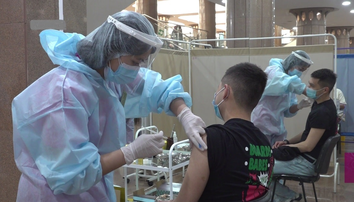 COVID-19: с начала февраля в Алматы вакцинировано I компонентом 978 588 человек