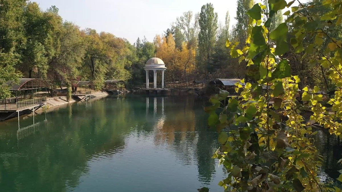 Осенняя сказка в Алматы: где можно сделать шикарную фотосессию 