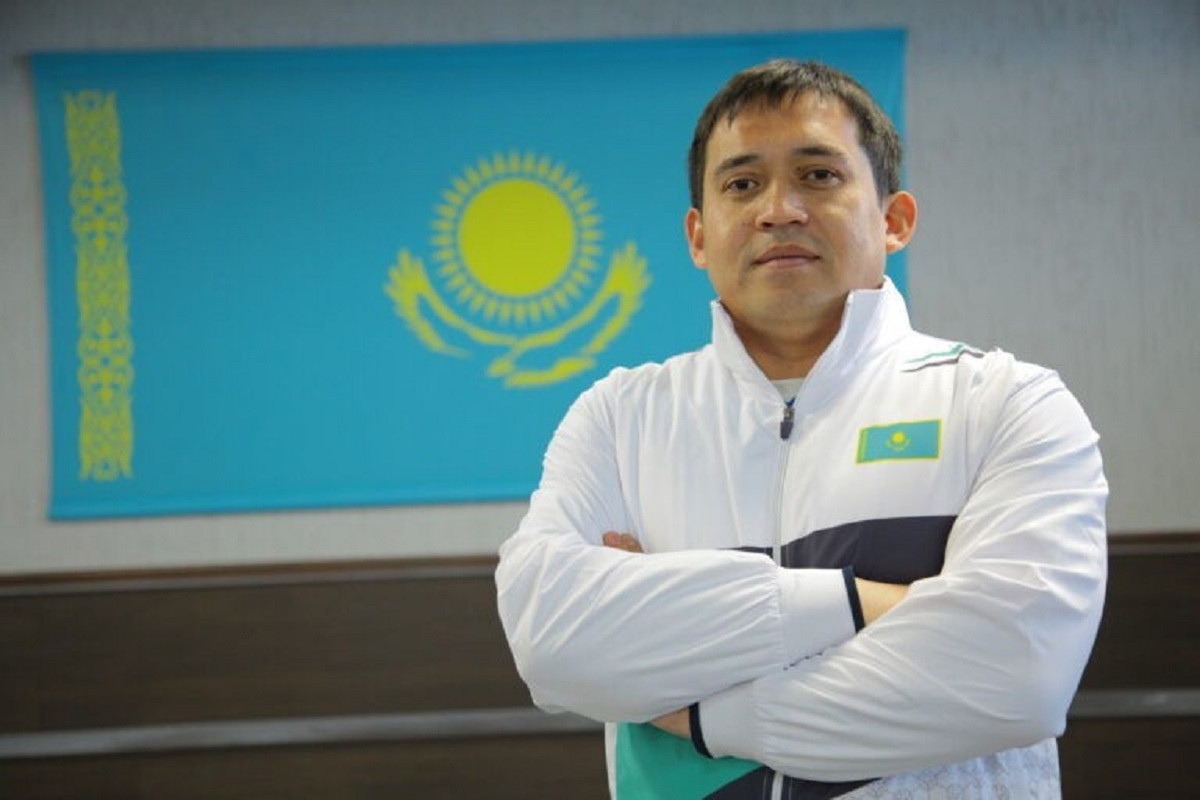 Главного тренера сборной Казахстана по тяжелой атлетике отстранили от должности