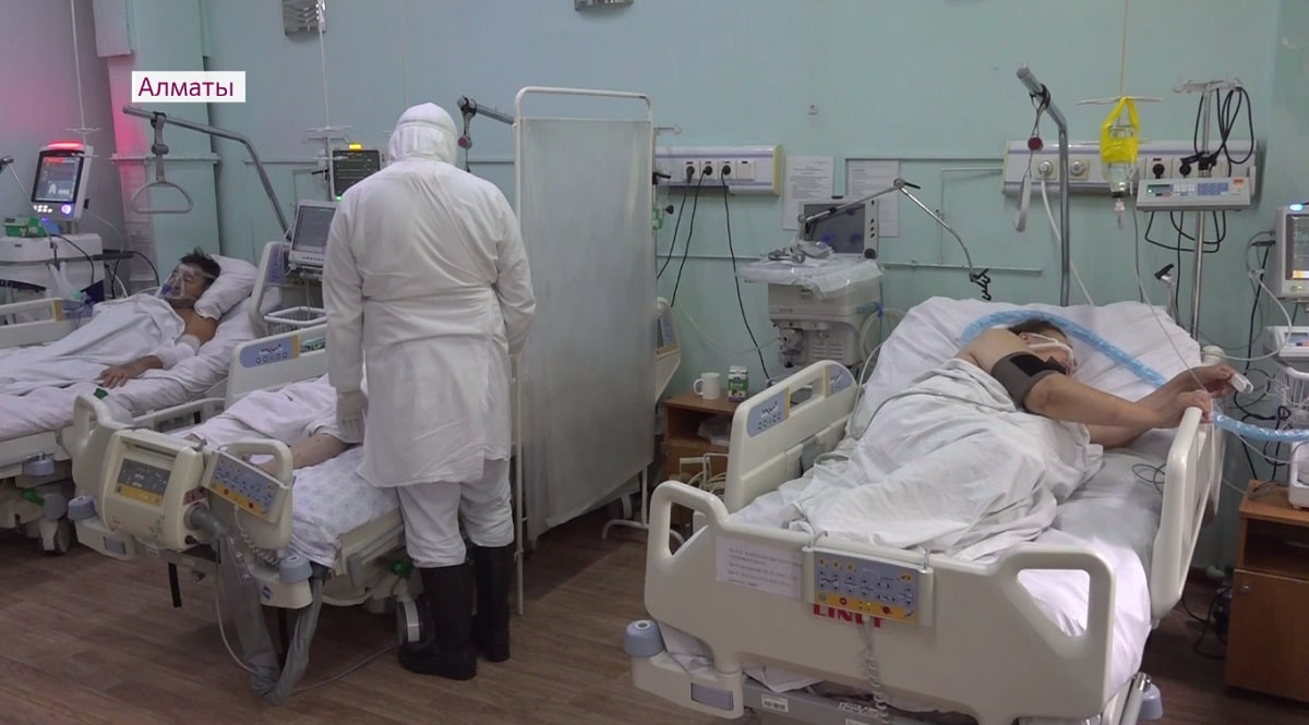 Более 2000 школьников заразились COVID-19 с начала учебного года в Алматы