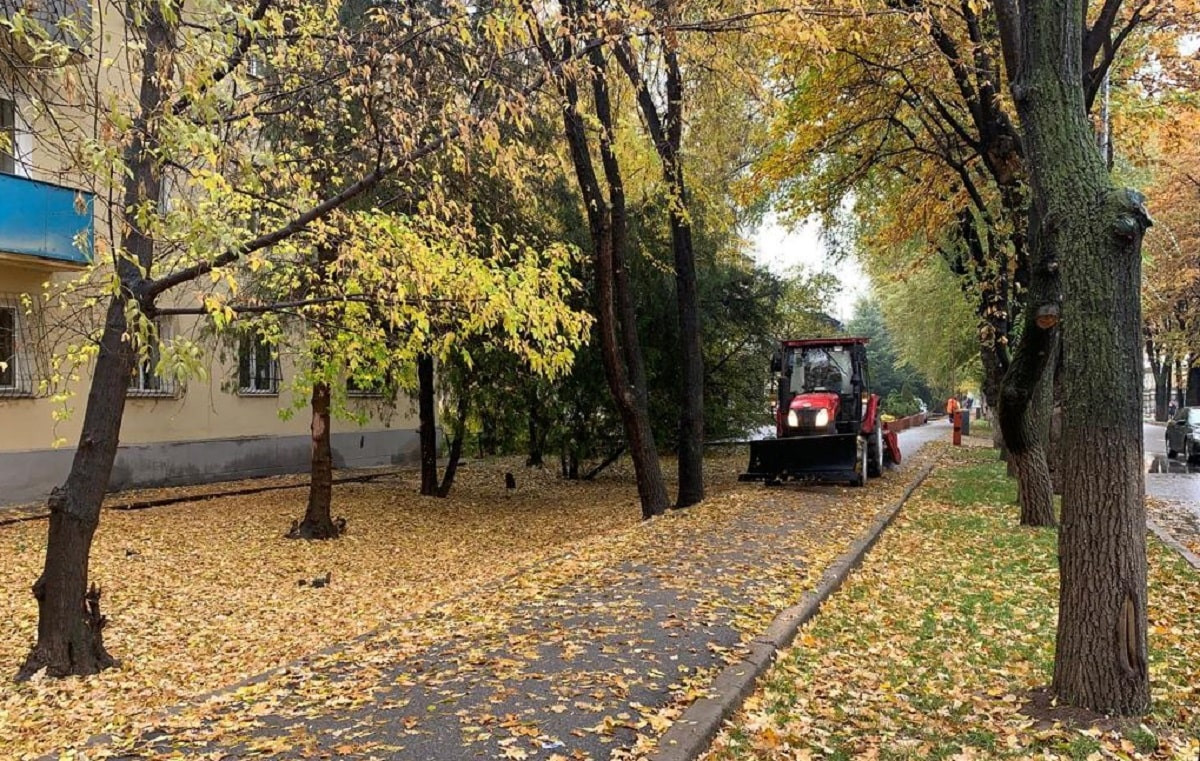 Осадки в Алматы: более 500 единиц техники и 1000 рабочих задействованы в расчистке улиц 