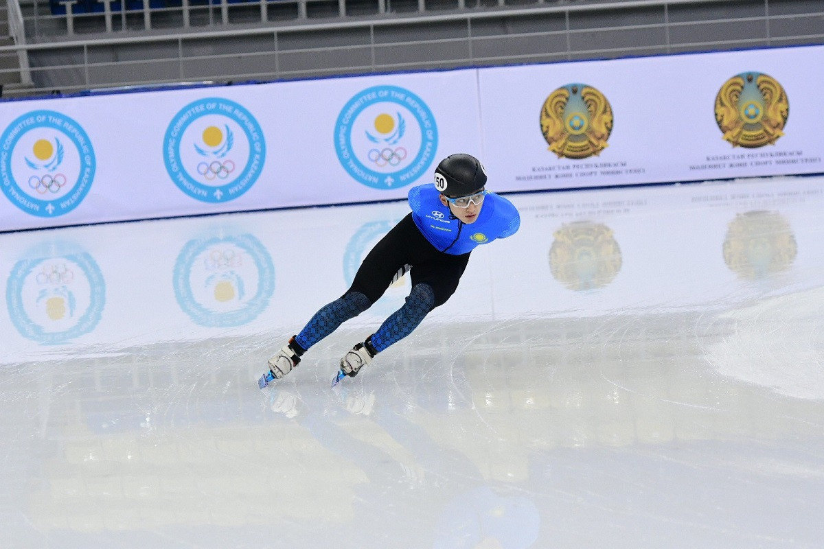 Адиль Галиахметов завоевал "серебро" этапа Кубка мира по шорт-треку