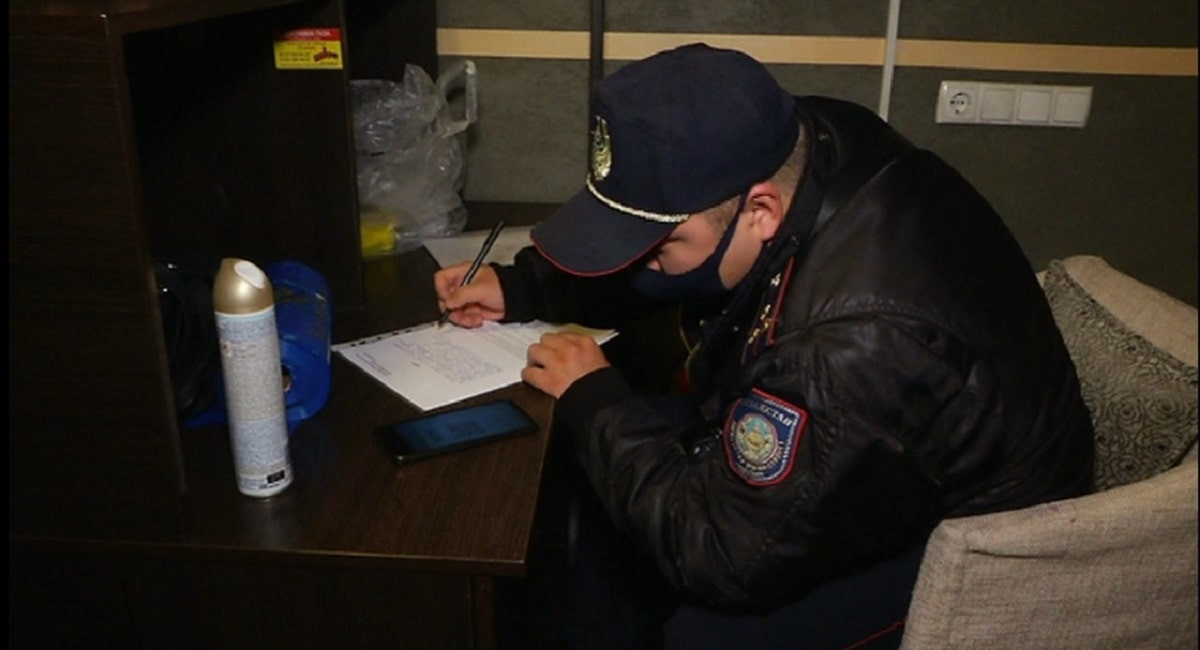 Два караоке-бара нарушили карантин в Алматы
