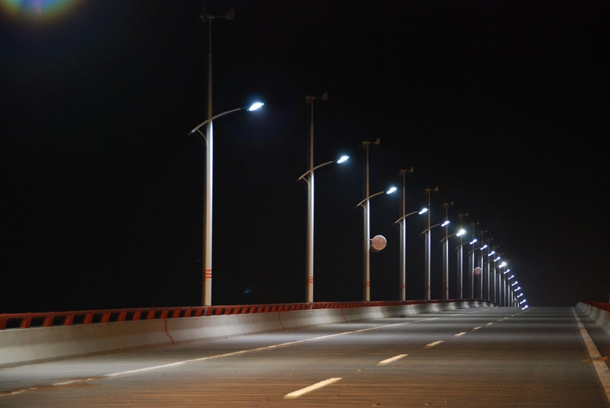 В Наурызбайском районе ведется строительство дорог и системы наружного освещения