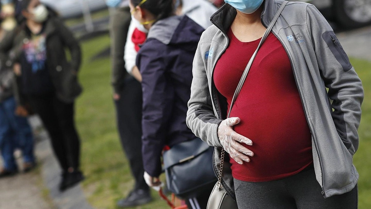 Беременным женщинам Турции рекомендовали вакцинироваться