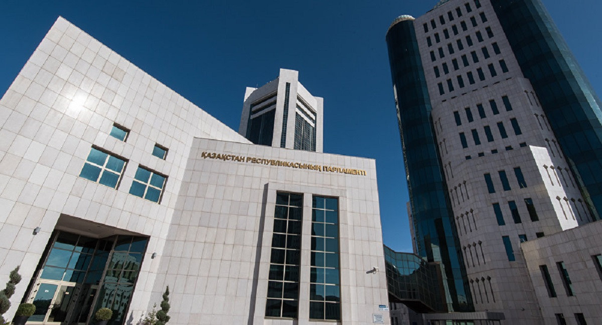 Снизят ли в Казахстане пенсионный возраст для работников опасных профессий