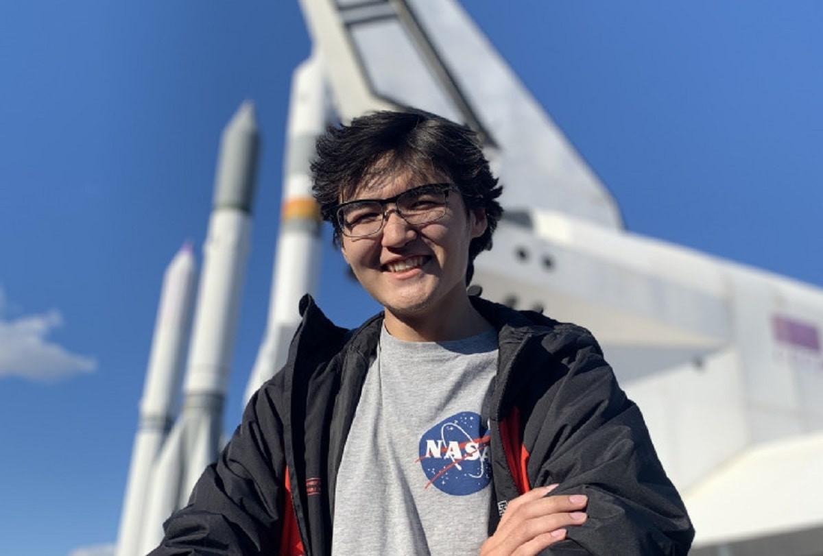 17-летний стажер NASA строит ракеты и мечтает о флаге Казахстана на других планетах