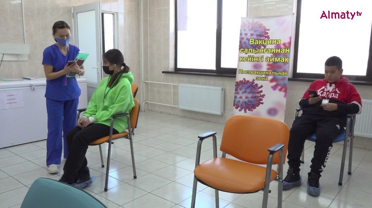 В Алматы 30 тысяч родителей готовы привить детей от COVID-19 