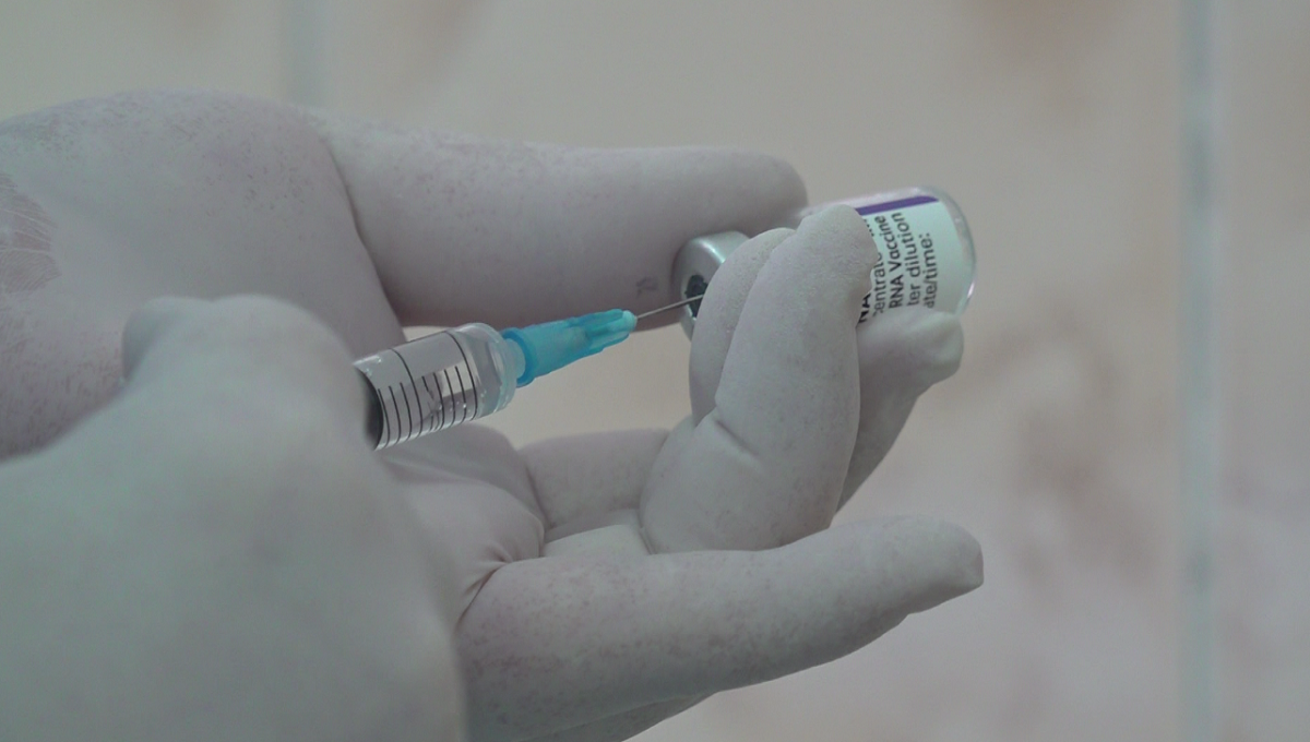 Алматы мектептерінде оқушыларға Pfizer вакцинасы салына бастады
