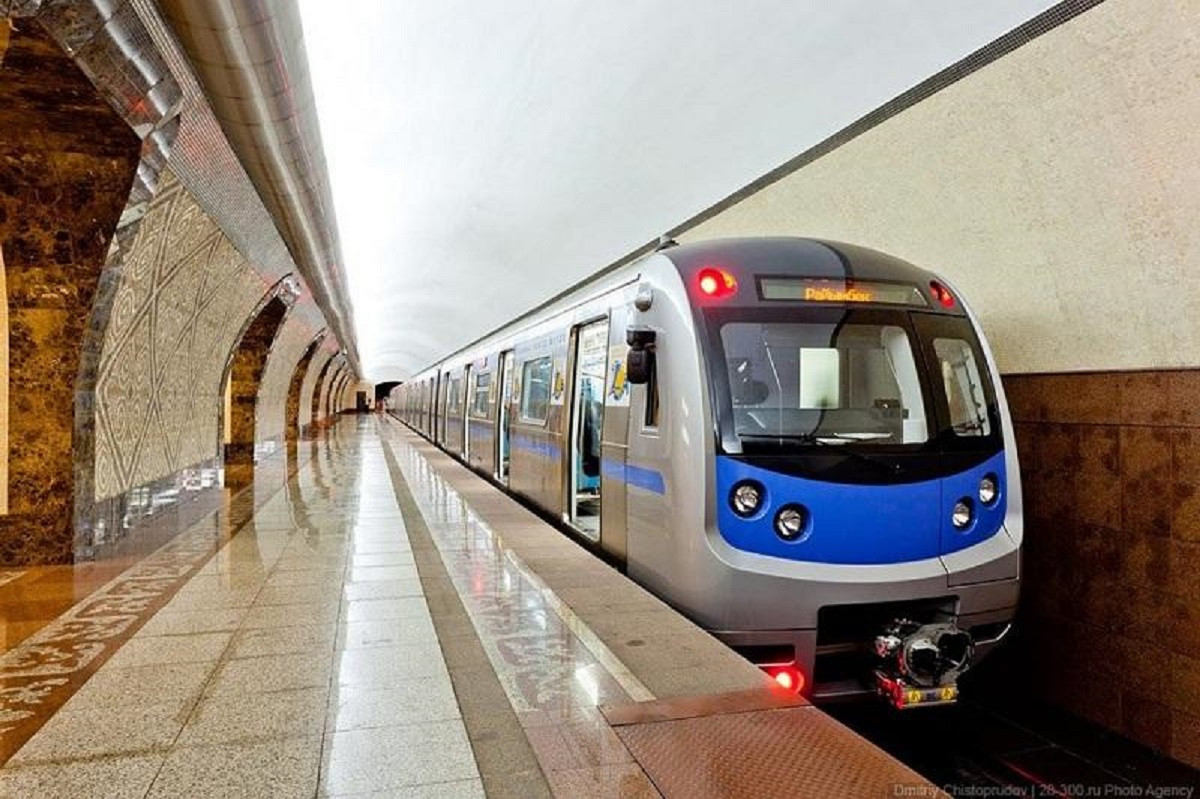 Алматы метросында жолаушыларға пранк жасаған үш жігіт жазаланды