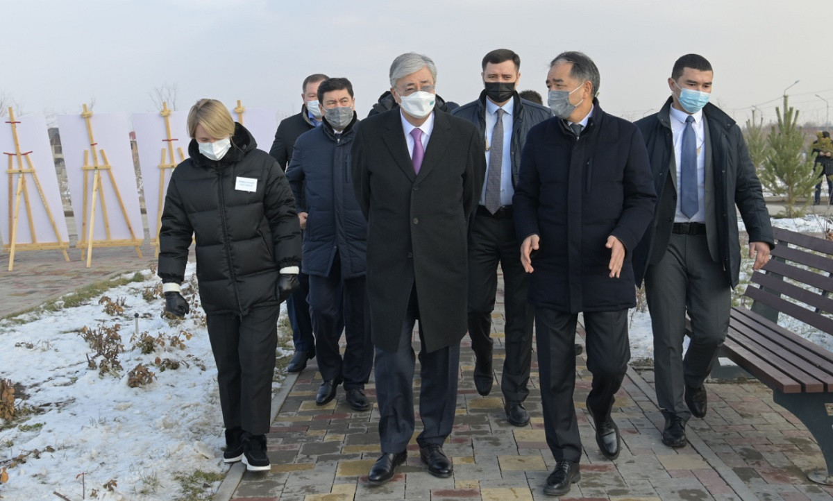Глава государства посетил парк "Сосновый бор" в Алматы