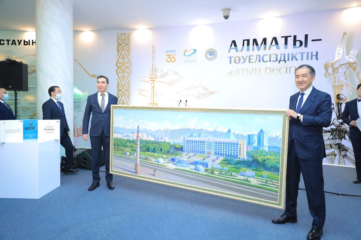Б. Сагинтаев открыл выставку «Алматы – золотая колыбель Независимости»