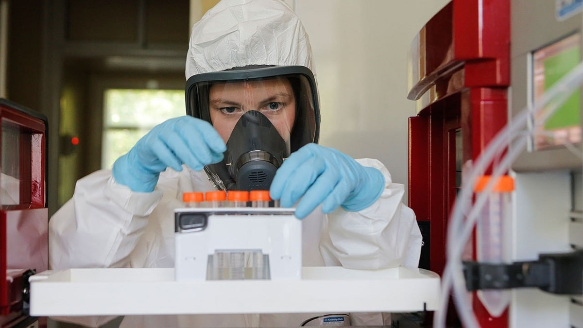 Опаснее "дельты": новый штамм коронавируса обнаружили британские ученые