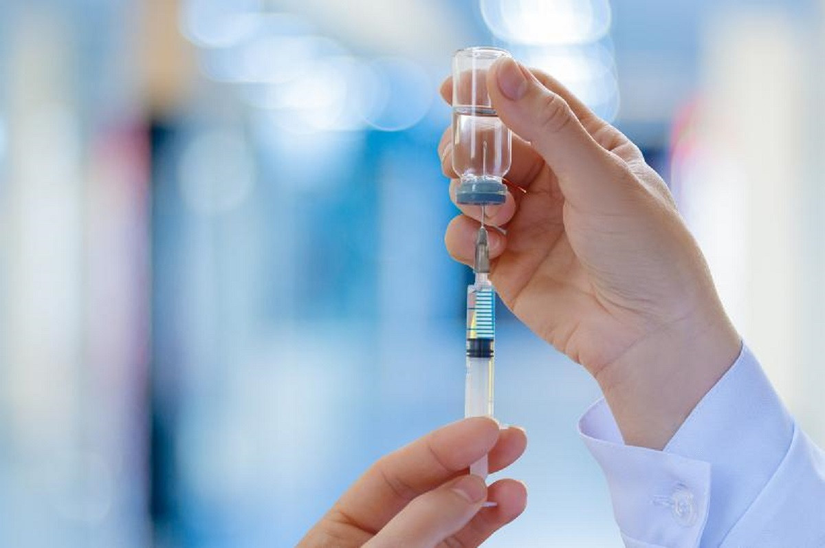 Алматинский врач пояснила необходимость вакцинации подростков и беременных 