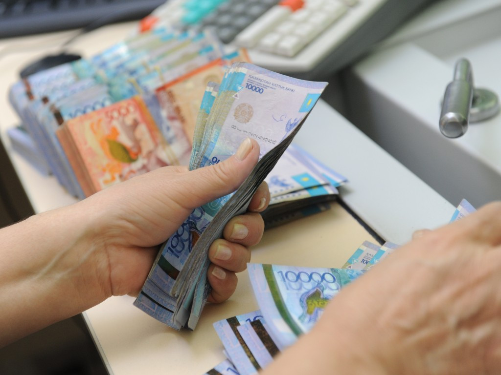 Минимальную зарплату и МРП на 2022 год утвердил Токаев