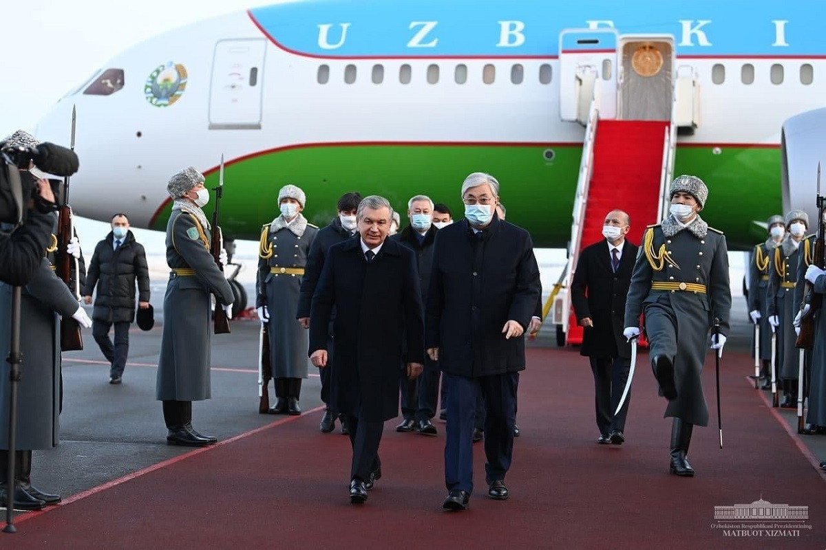 Президент Узбекистана прибыл с государственным визитом в Казахстан