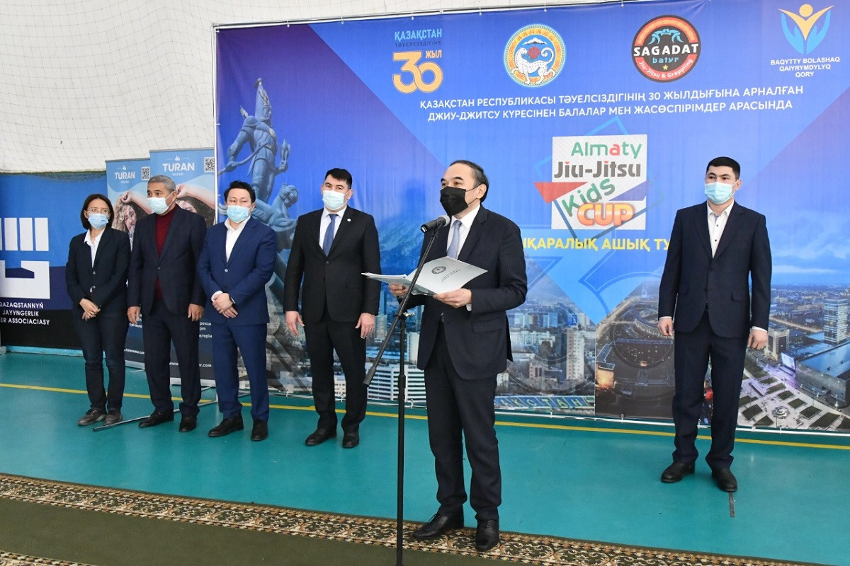 Е. Бабакумаров зачитал приветствие Президента победителям международного турнира по джиу-джитсу в Абу-Даби 