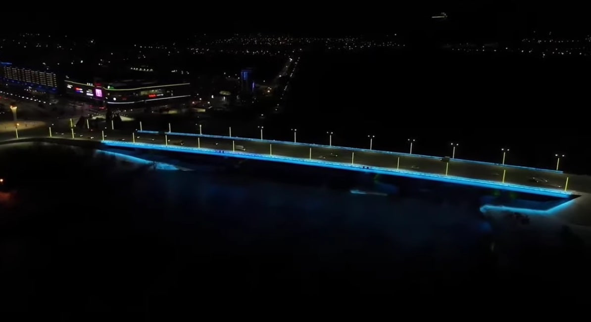 К 30-летию Независимости: Иртышский мост засветился цветами казахстанского флага