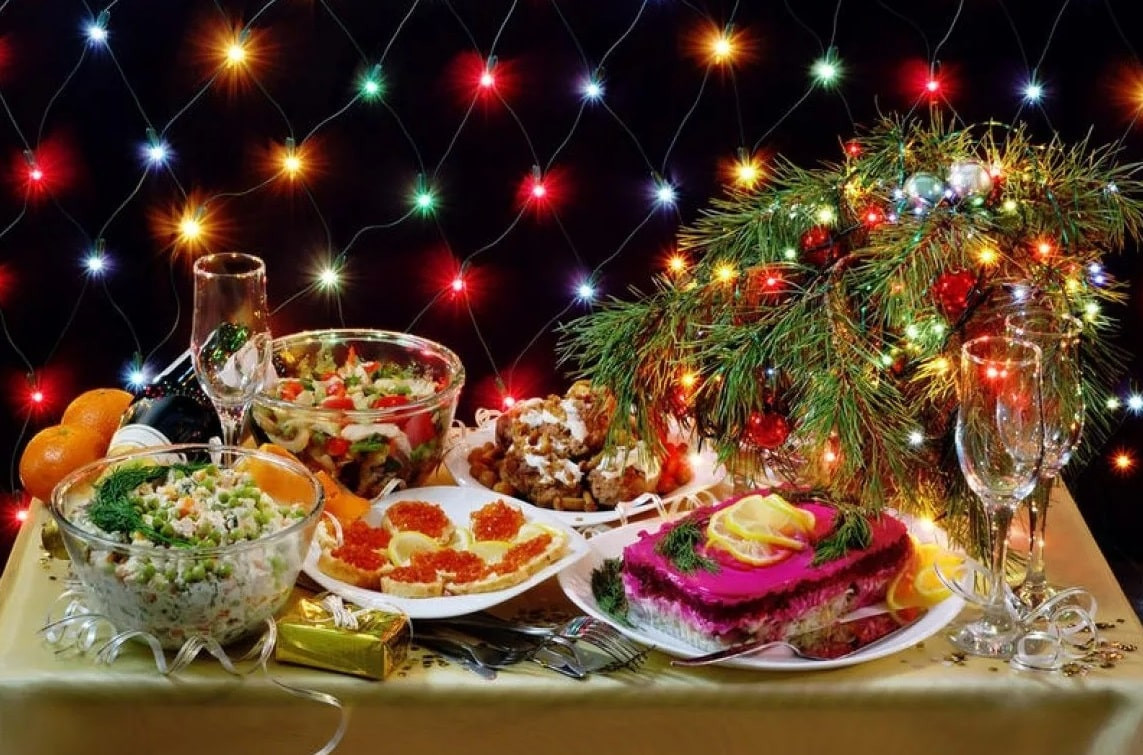 Хранить не получится съесть: диетолог о решении проблем с новогодними салатами